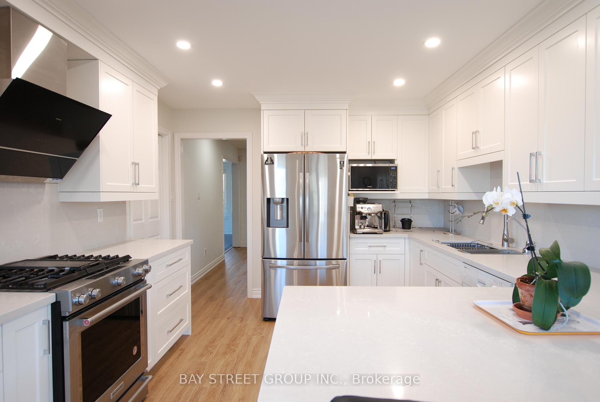 Photo 17 of 188 Timpson Drive, Aurora, Aurora Heights — HOMEH