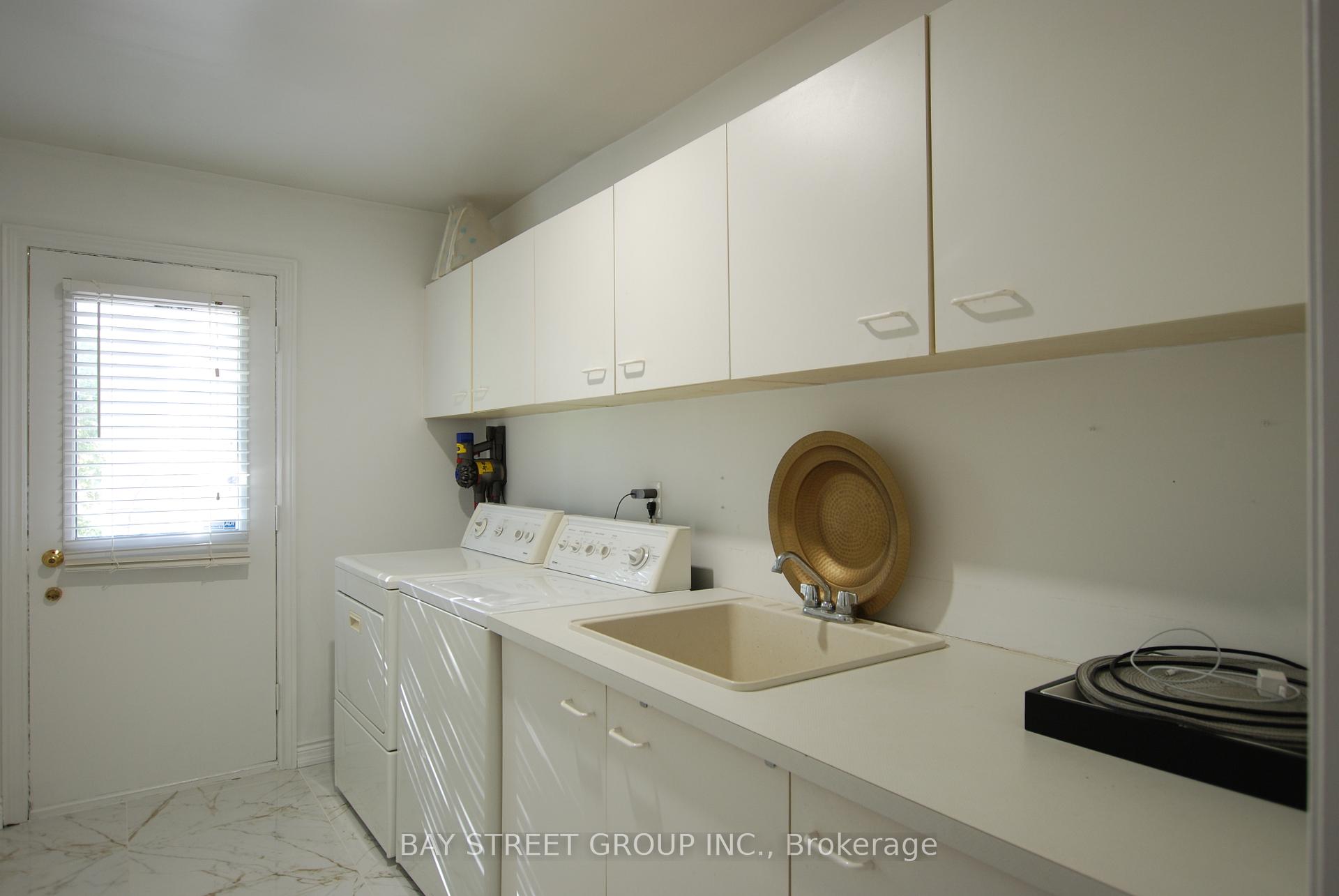 Photo 19 of 188 Timpson Drive, Aurora, Aurora Heights — HOMEH