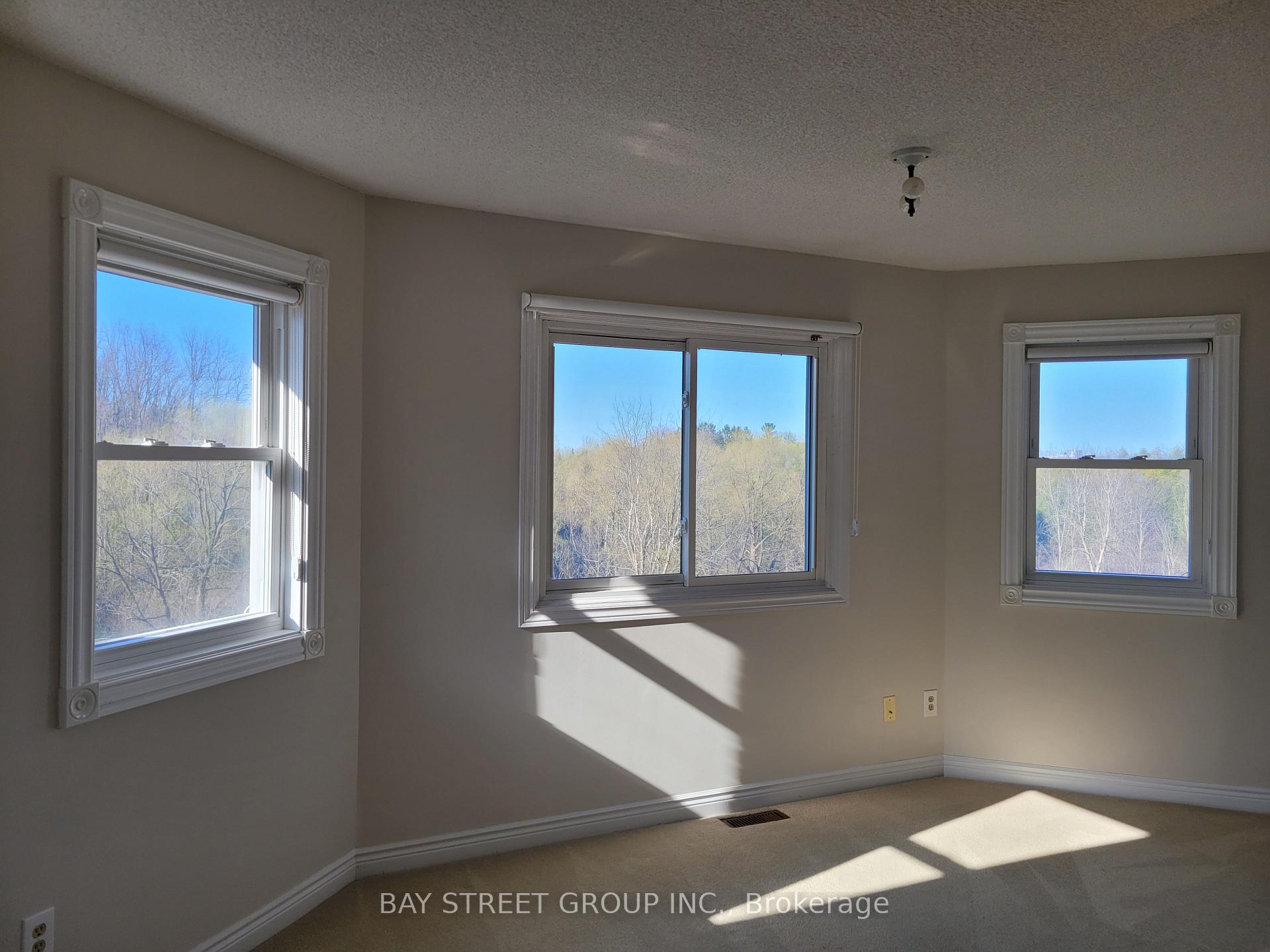 Photo 28 of 188 Timpson Drive, Aurora, Aurora Heights — HOMEH