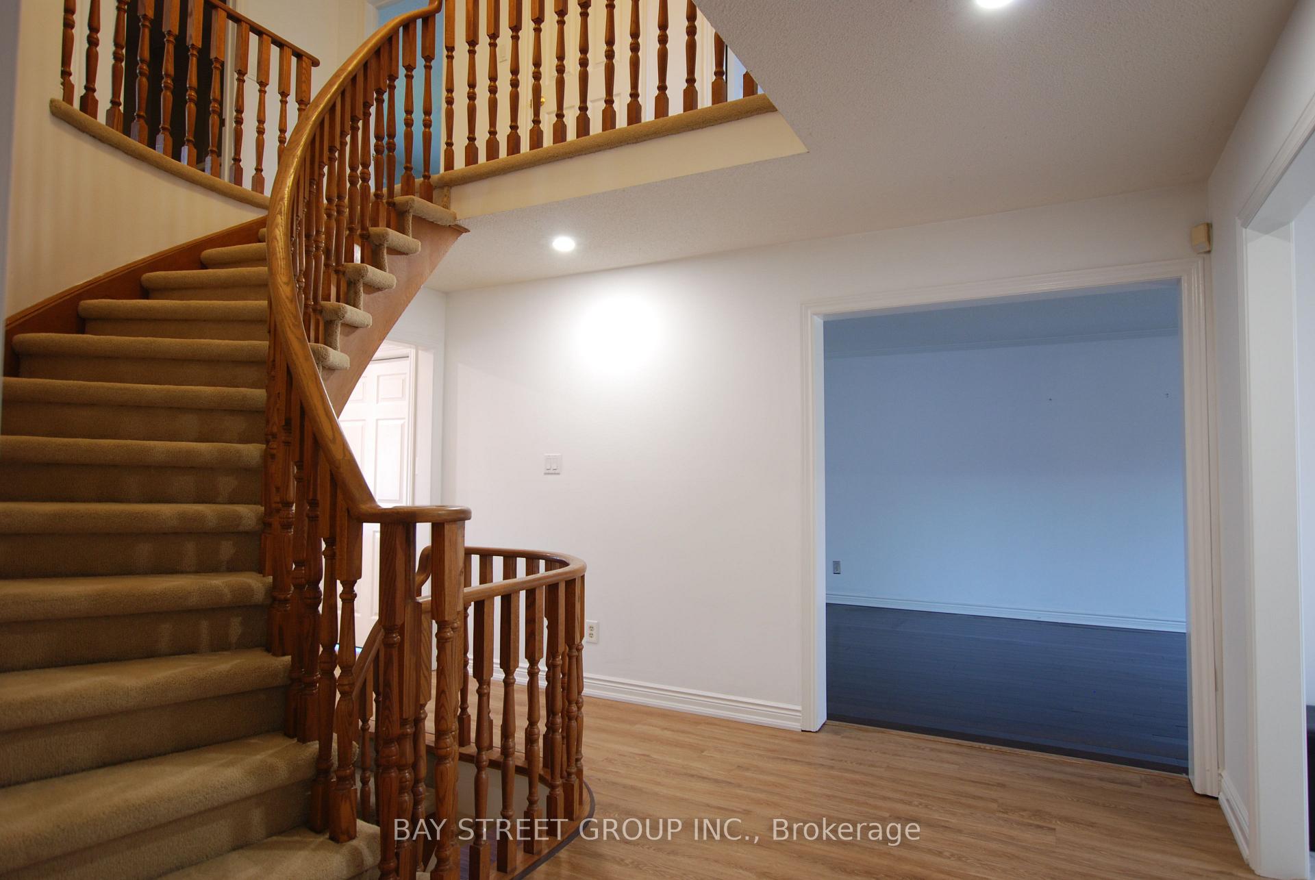 Photo 34 of 188 Timpson Drive, Aurora, Aurora Heights — HOMEH
