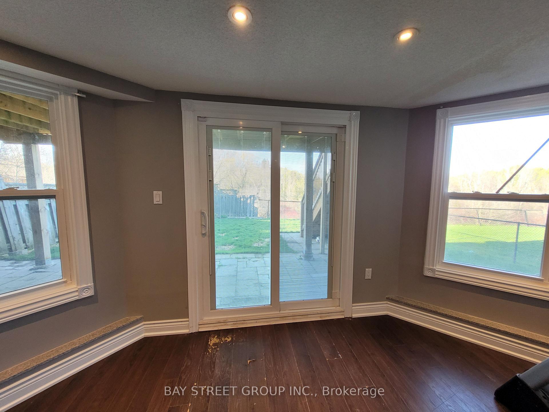 Photo 40 of 188 Timpson Drive, Aurora, Aurora Heights — HOMEH