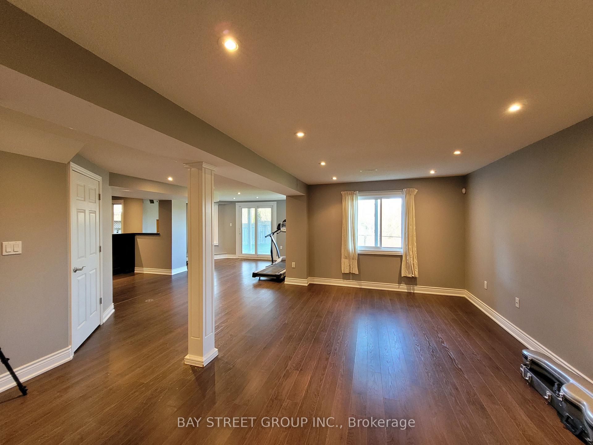 Photo 41 of 188 Timpson Drive, Aurora, Aurora Heights — HOMEH