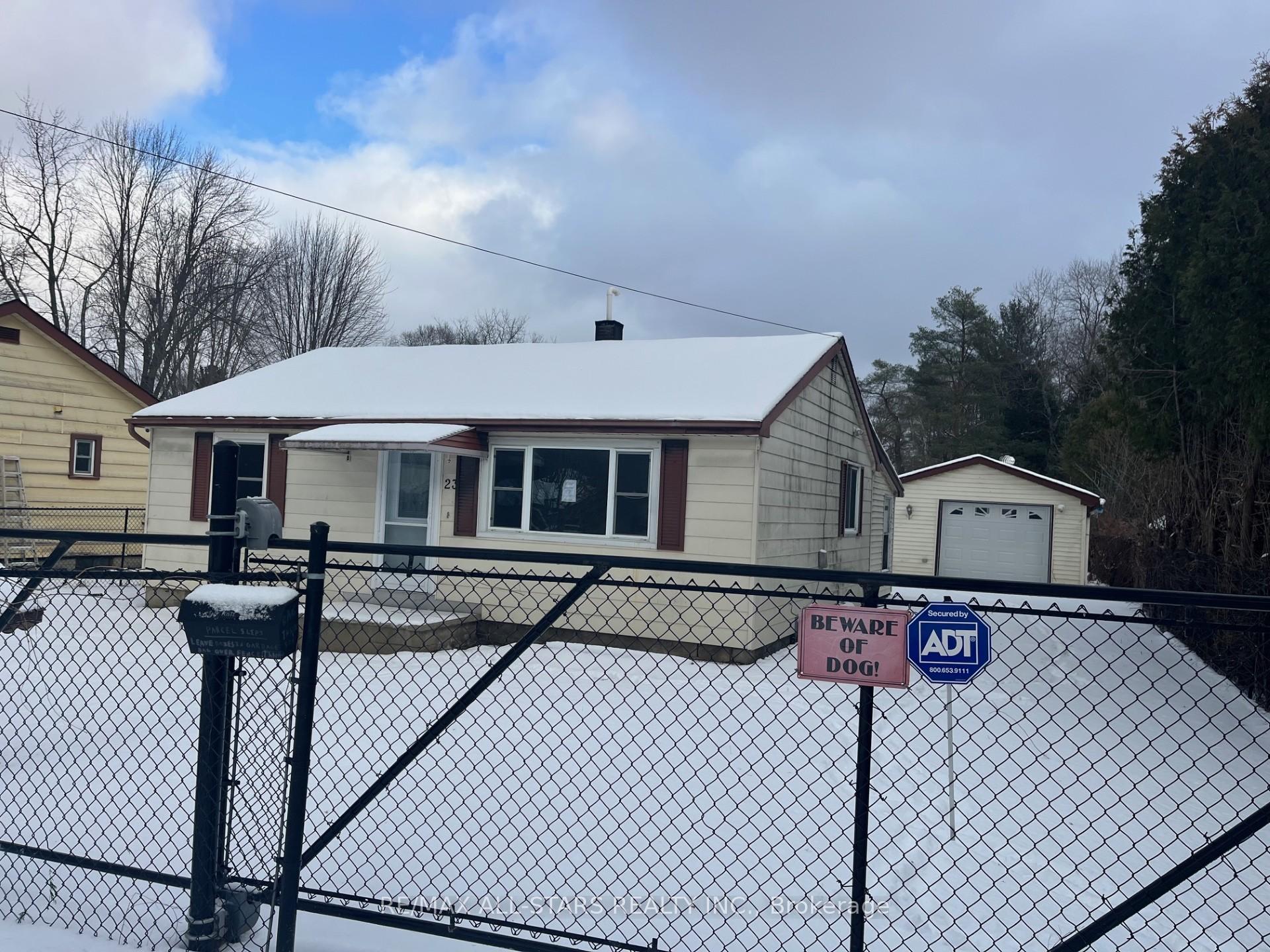 Photo 2 of 23 Lindell Road, Georgina, Pefferlaw — HOMEH