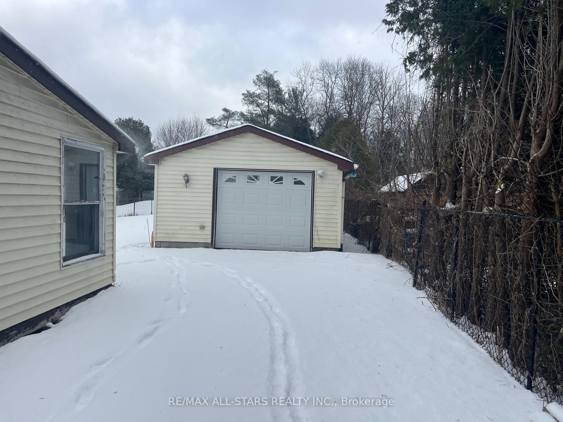 Photo 3 of 23 Lindell Road, Georgina, Pefferlaw — HOMEH