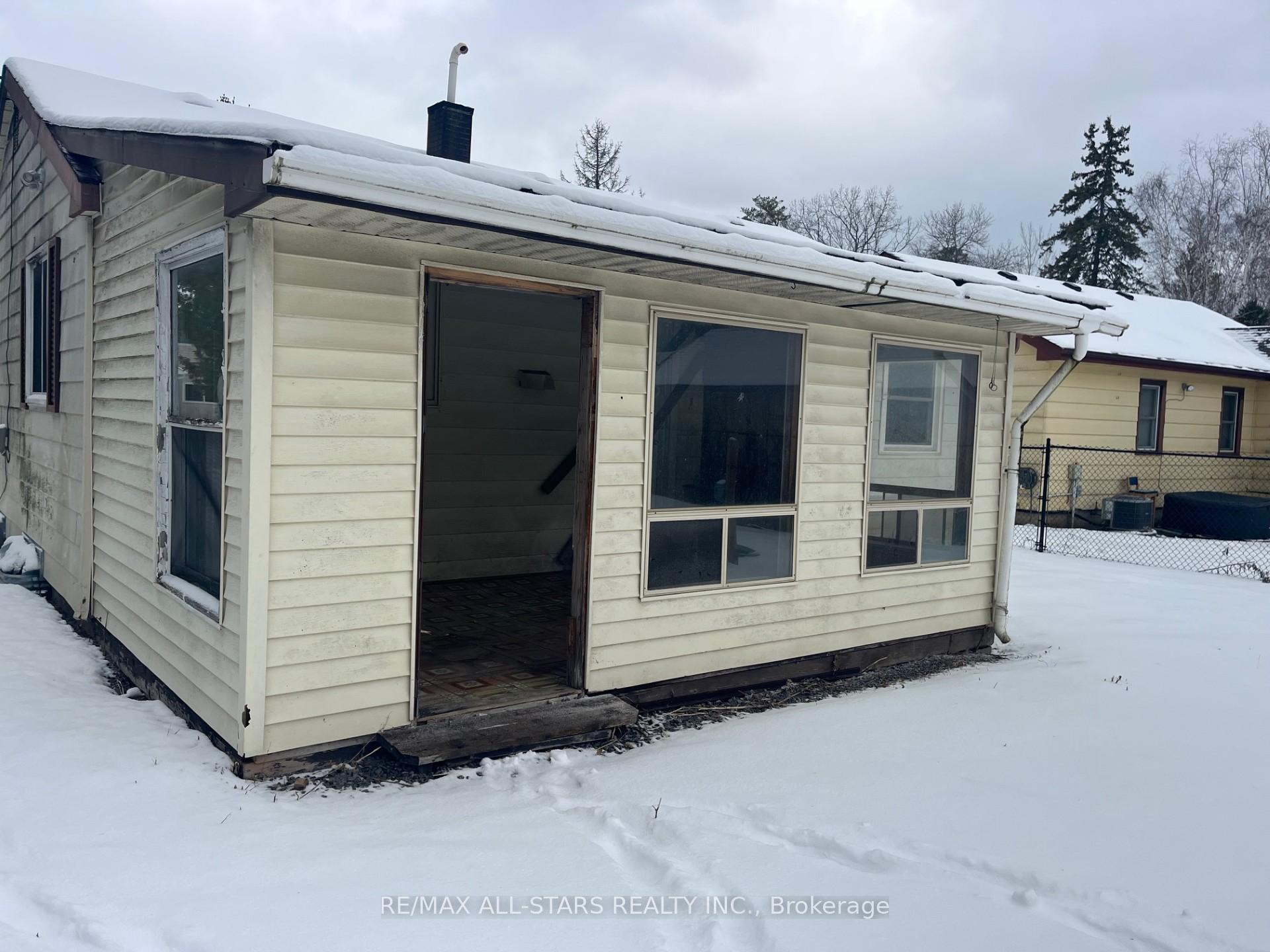 Photo 4 of 23 Lindell Road, Georgina, Pefferlaw — HOMEH