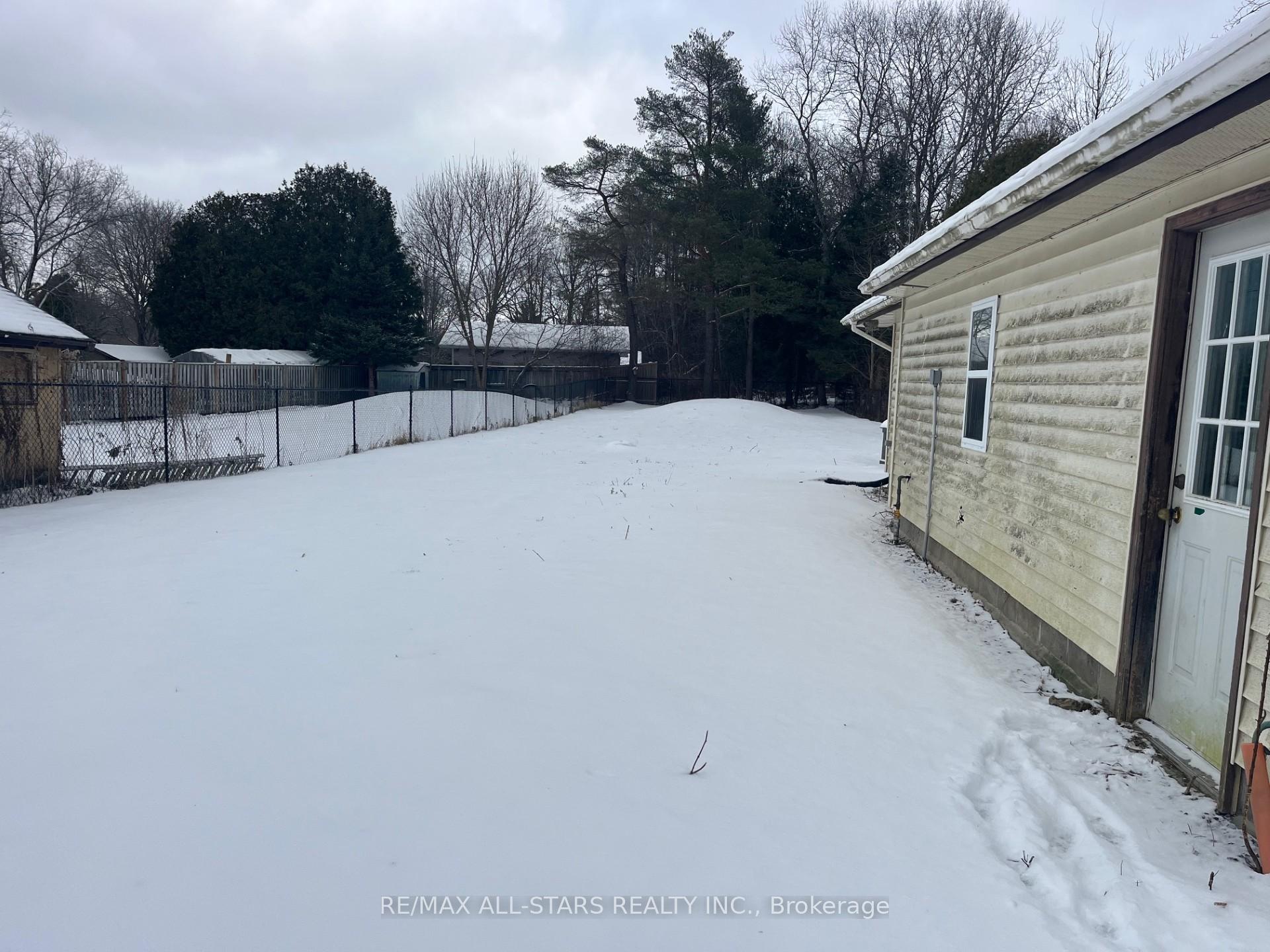 Photo 5 of 23 Lindell Road, Georgina, Pefferlaw — HOMEH