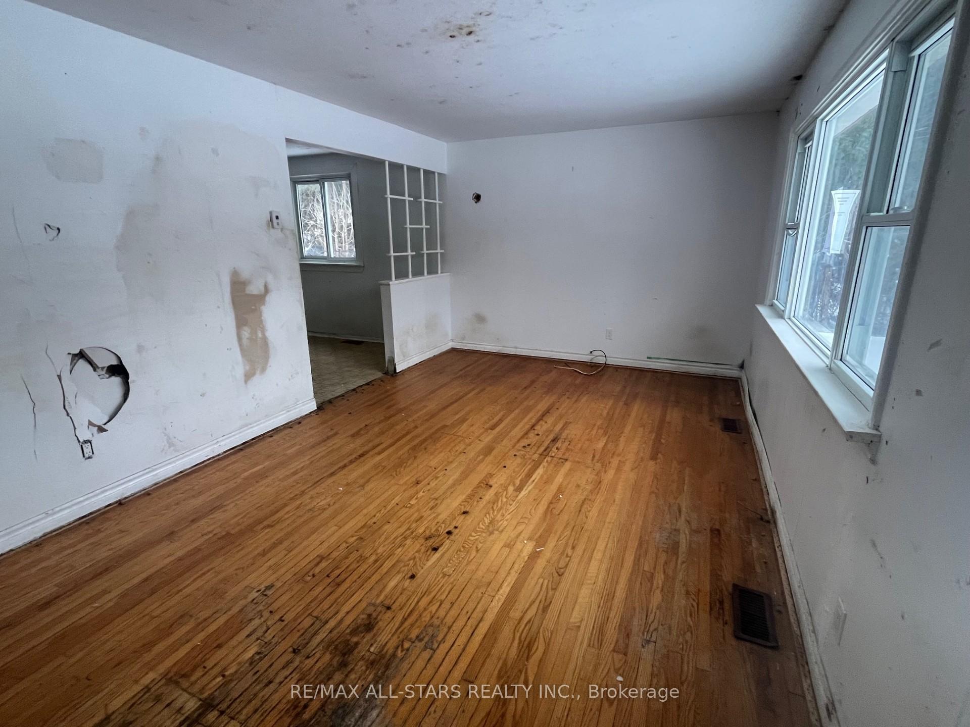 Photo 9 of 23 Lindell Road, Georgina, Pefferlaw — HOMEH