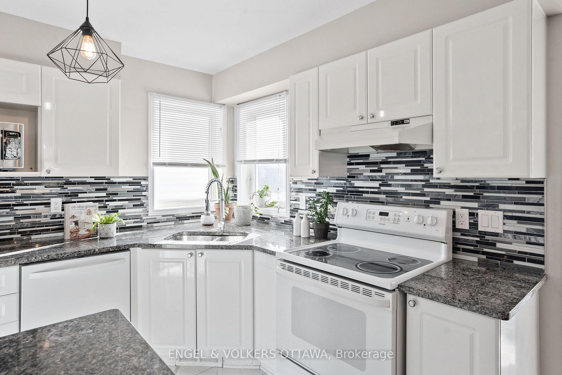 Photo 7 of 47 Splinter Crescent, Ottawa, Fairfield Heights — HOMEH