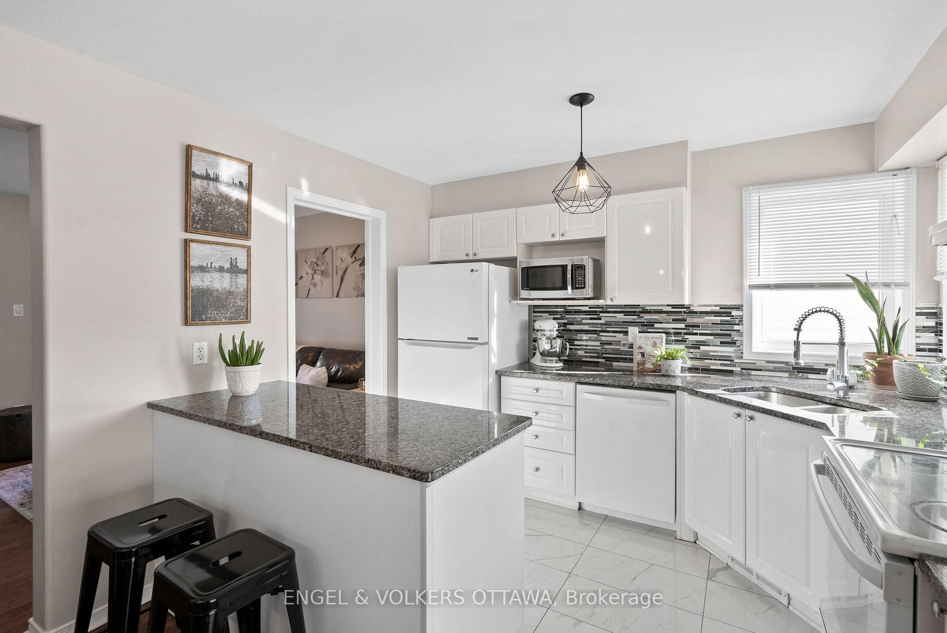 Photo 9 of 47 Splinter Crescent, Ottawa, Fairfield Heights — HOMEH
