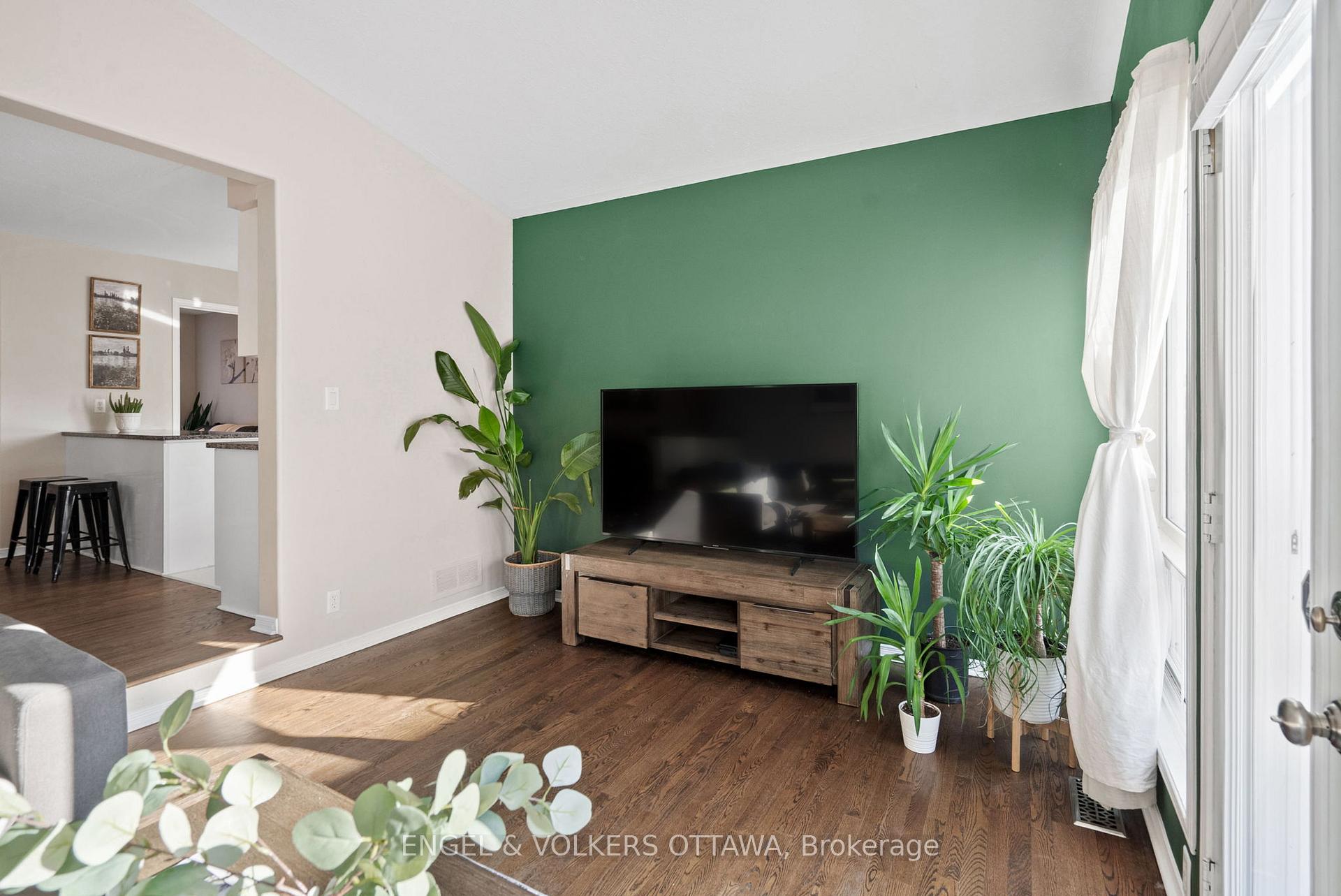 Photo 14 of 47 Splinter Crescent, Ottawa, Fairfield Heights — HOMEH