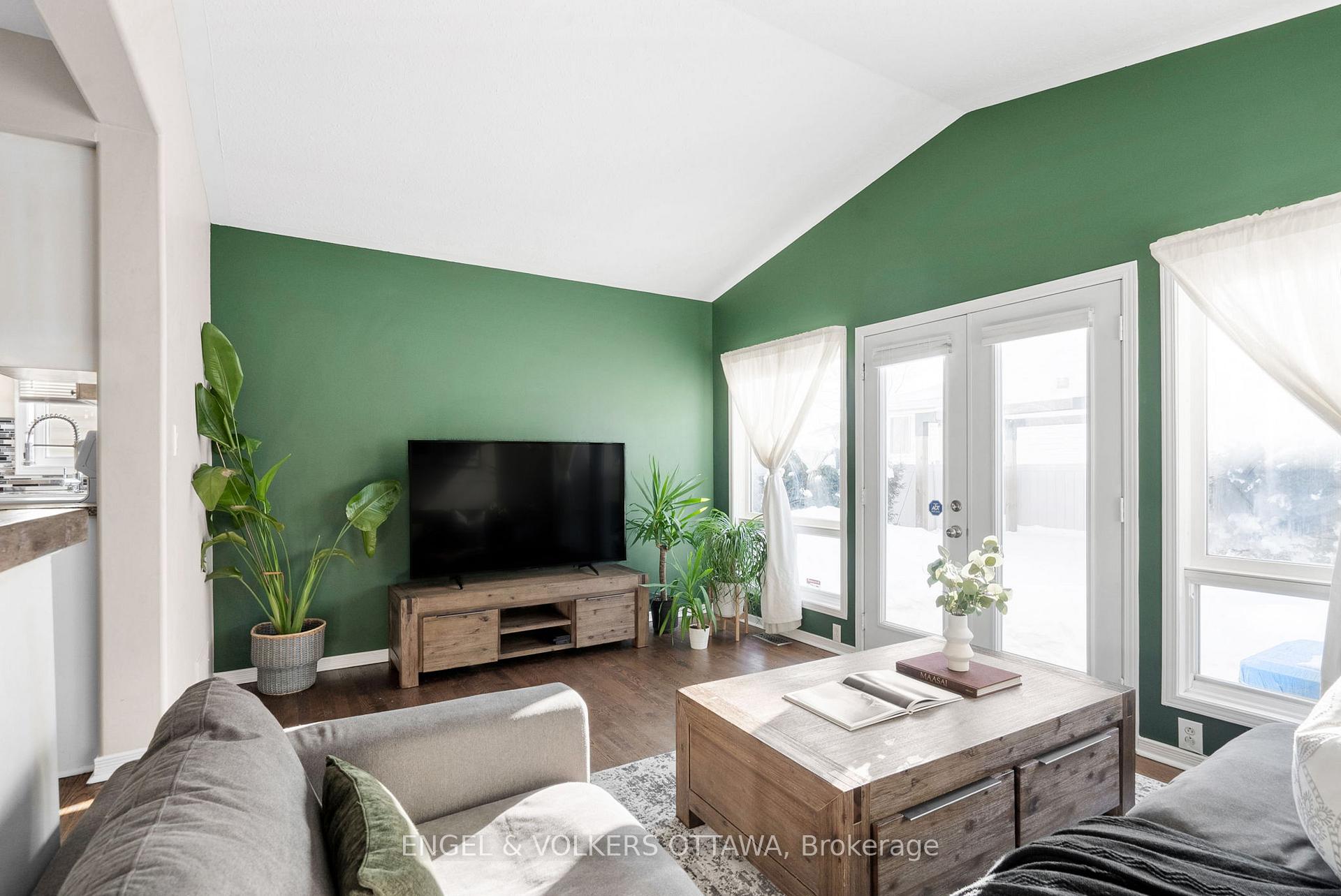 Photo 16 of 47 Splinter Crescent, Ottawa, Fairfield Heights — HOMEH
