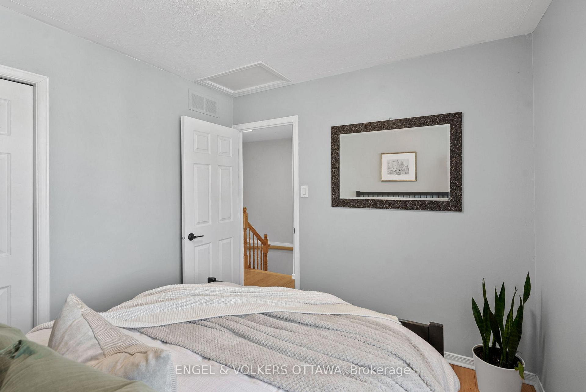 Photo 18 of 47 Splinter Crescent, Ottawa, Fairfield Heights — HOMEH