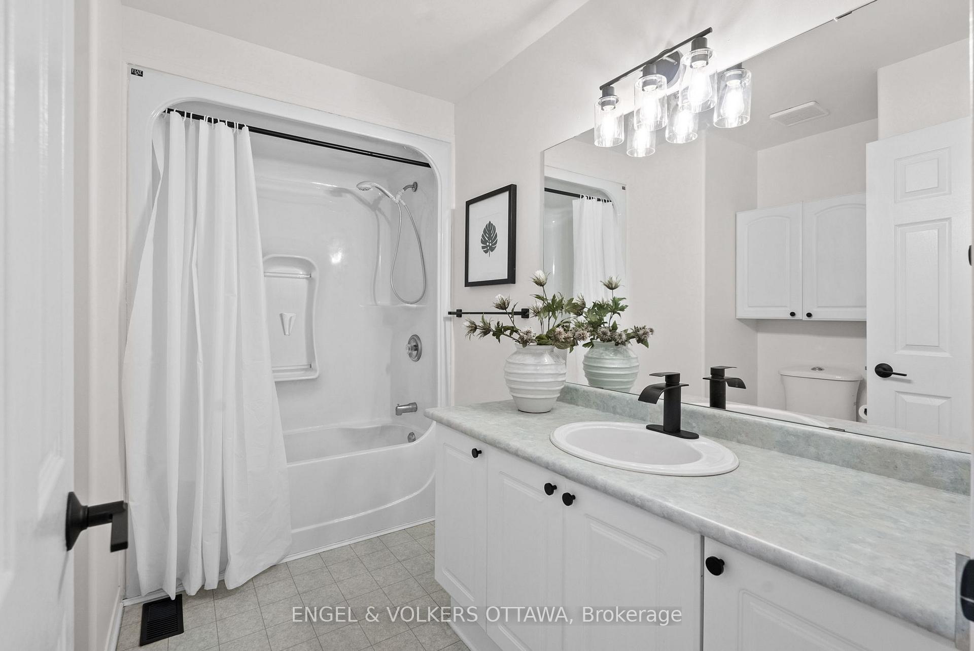 Photo 24 of 47 Splinter Crescent, Ottawa, Fairfield Heights — HOMEH