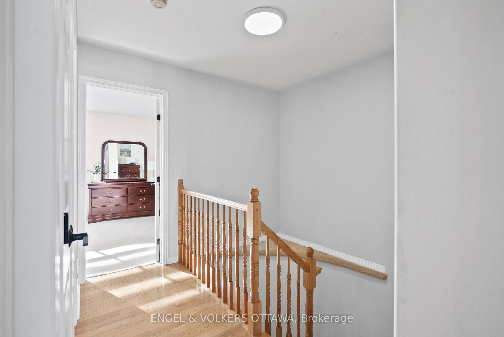 Photo 23 of 47 Splinter Crescent, Ottawa, Fairfield Heights — HOMEH