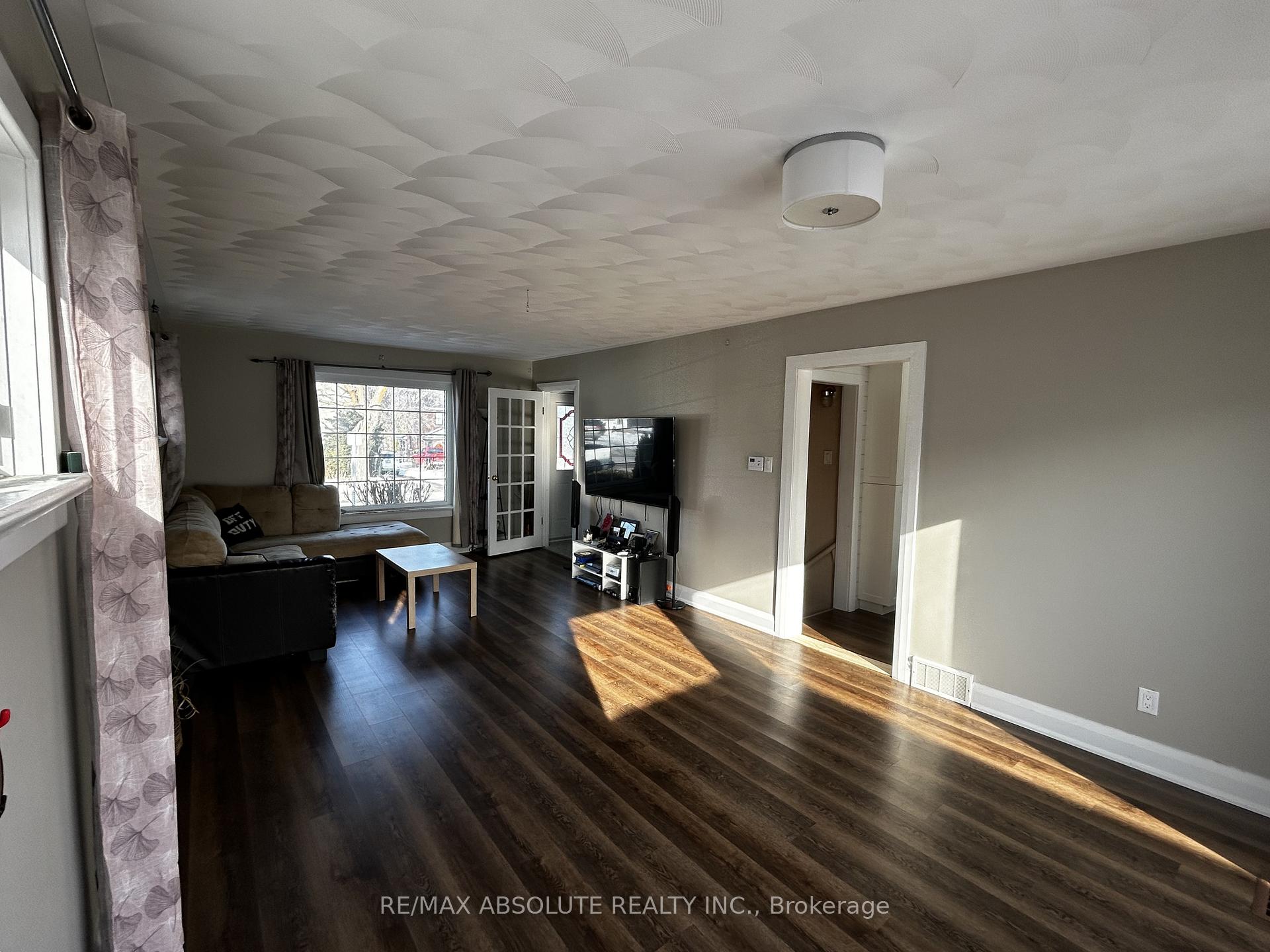 Photo 9 of 68 Daniel Street S, Arnprior — HOMEH