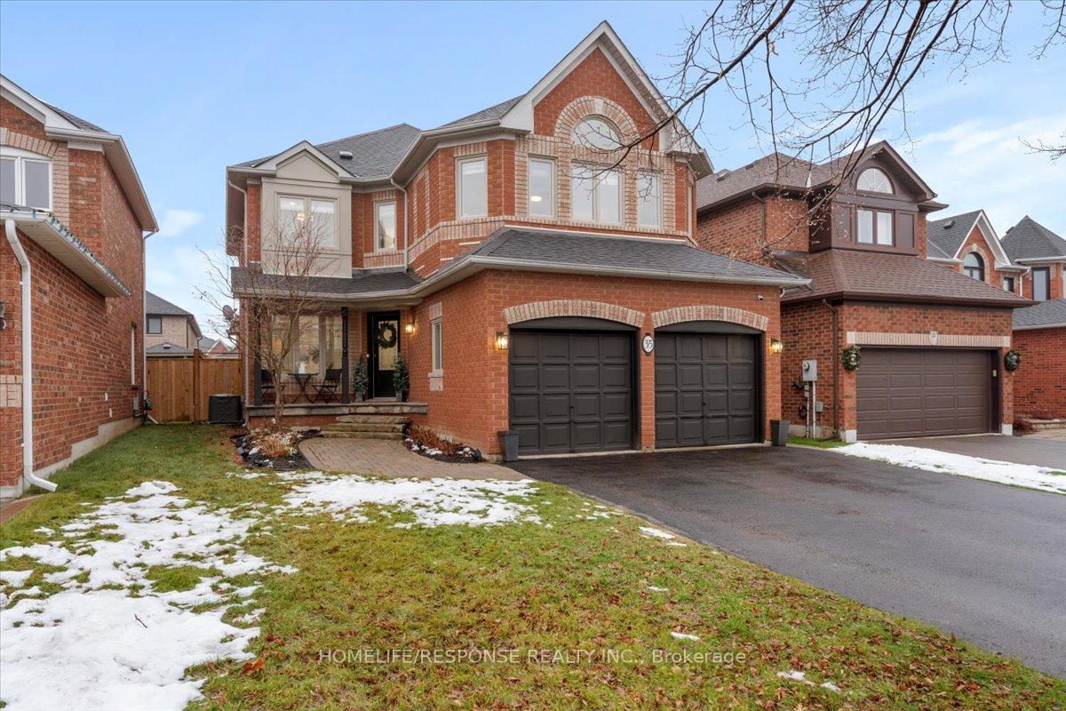 Photo 2 of 35 Chester Crescent, Halton Hills, Georgetown — HOMEH
