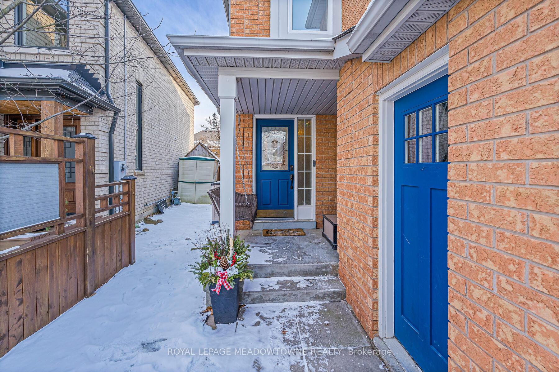 Photo 3 of 22 Stone Street, Halton Hills, Georgetown — HOMEH