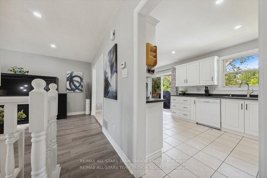 Photo 5 of 238 Pine Beach Drive, Georgina, Keswick South — HOMEH