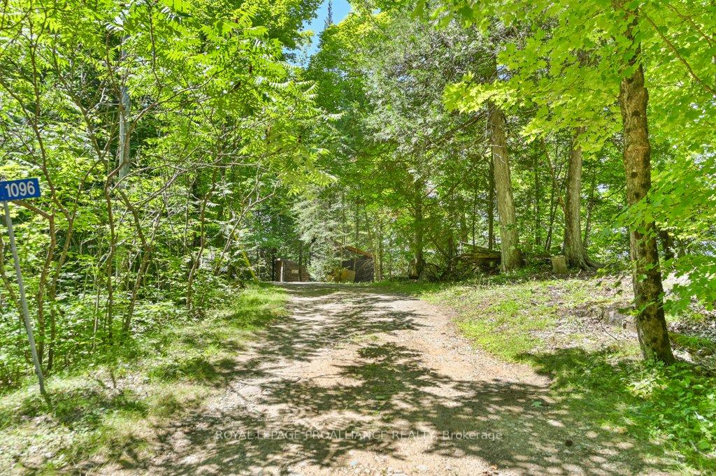 Photo 2 of 1092 1096 Ridge Lane, Frontenac, Frontenac North — HOMEH