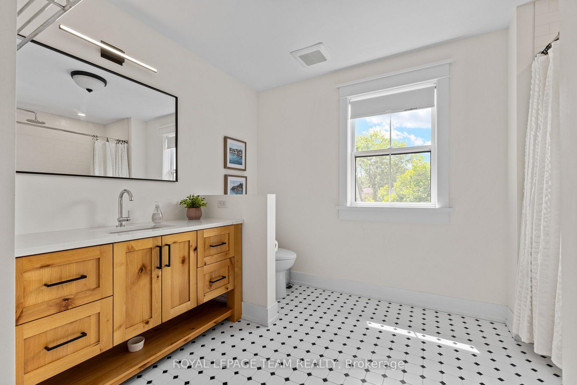 Photo 19 of 509 Windermere Avenue, Ottawa, McKellar/Highland — HOMEH