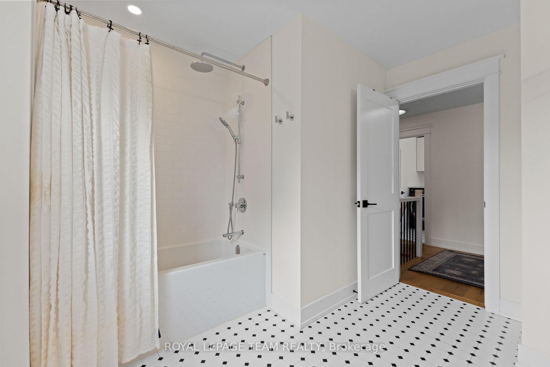 Photo 30 of 509 Windermere Avenue, Ottawa, McKellar/Highland — HOMEH