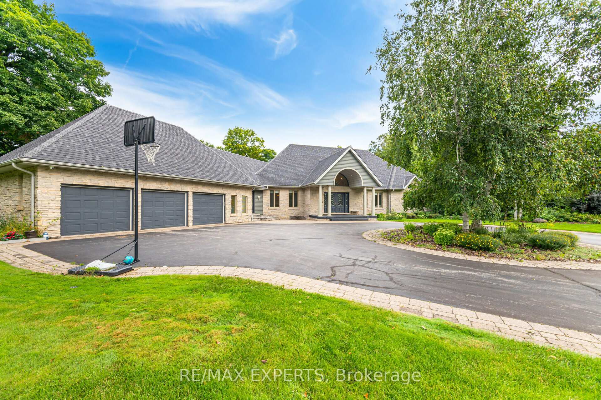 Photo 1 of 15 Turtle Lake Drive, Halton Hills, Rural Halton Hills — HOMEH