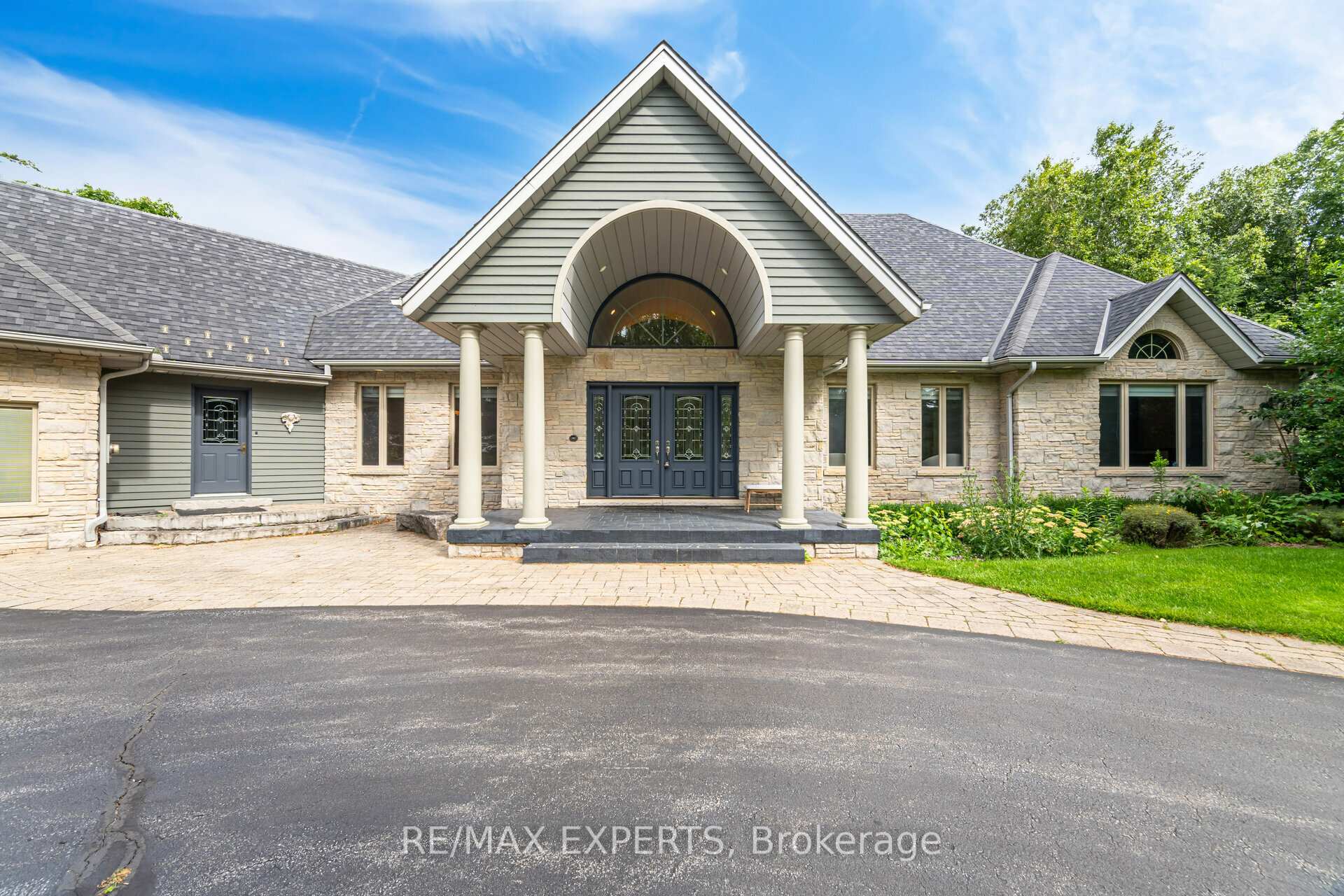 Photo 2 of 15 Turtle Lake Drive, Halton Hills, Rural Halton Hills — HOMEH