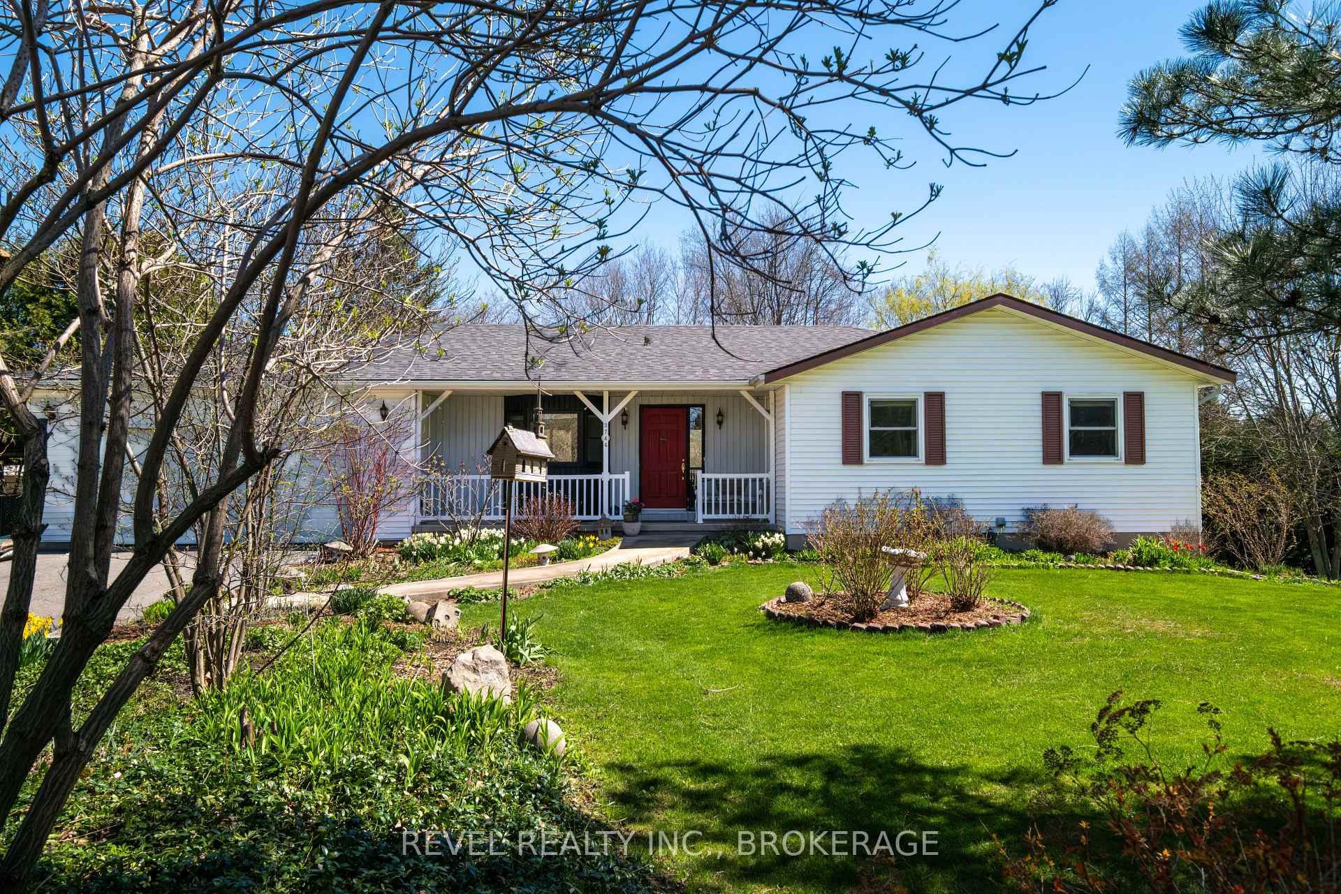 Photo 1 of 3744 Copper Kettle Drive, Frontenac, Frontenac South — HOMEH