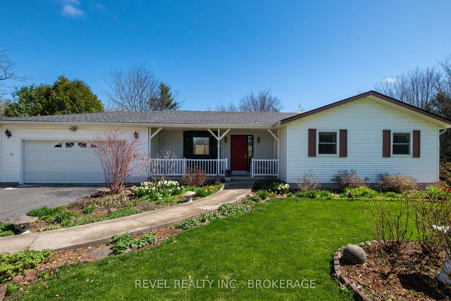 Photo 2 of 3744 Copper Kettle Drive, Frontenac, Frontenac South — HOMEH