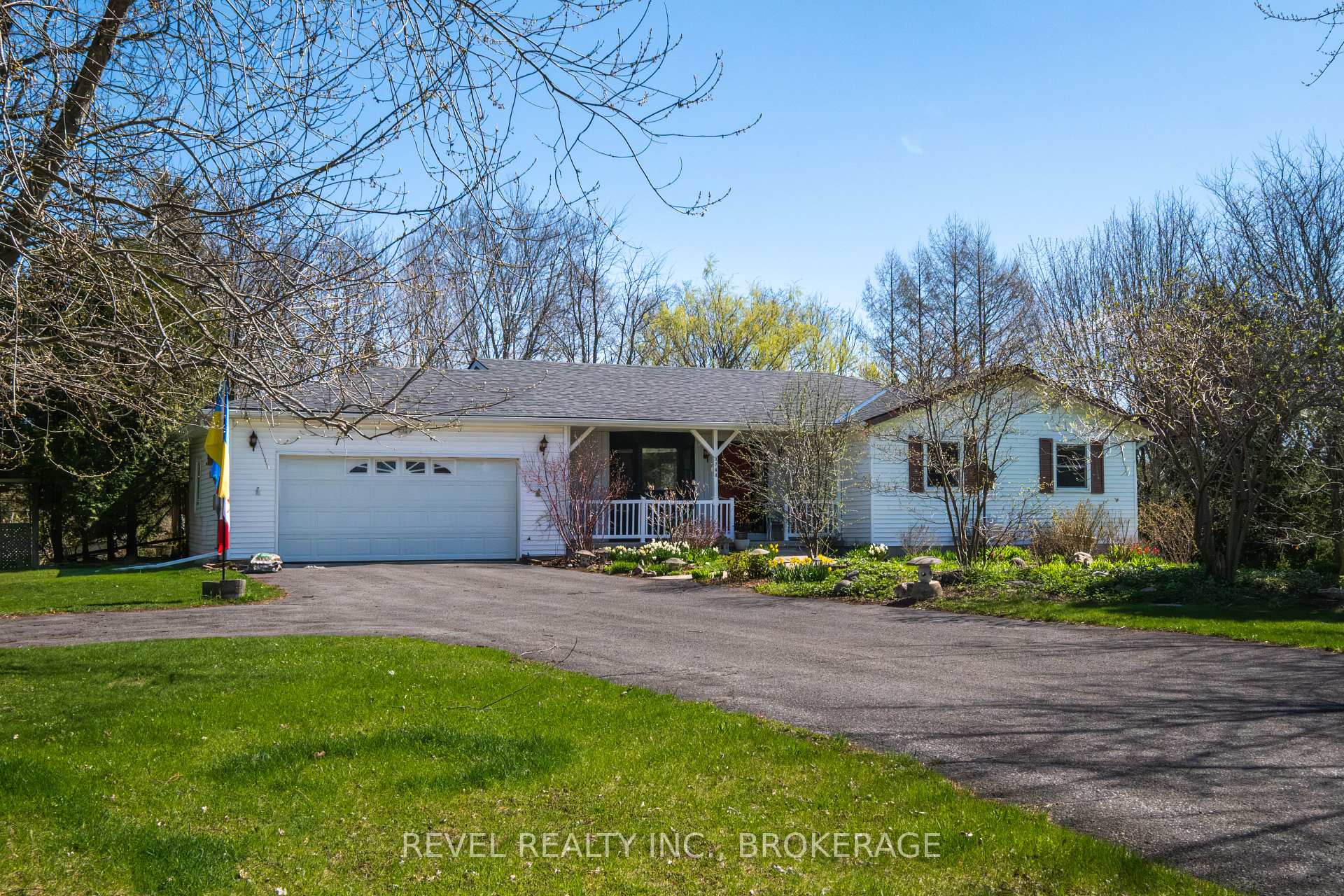 Photo 3 of 3744 Copper Kettle Drive, Frontenac, Frontenac South — HOMEH