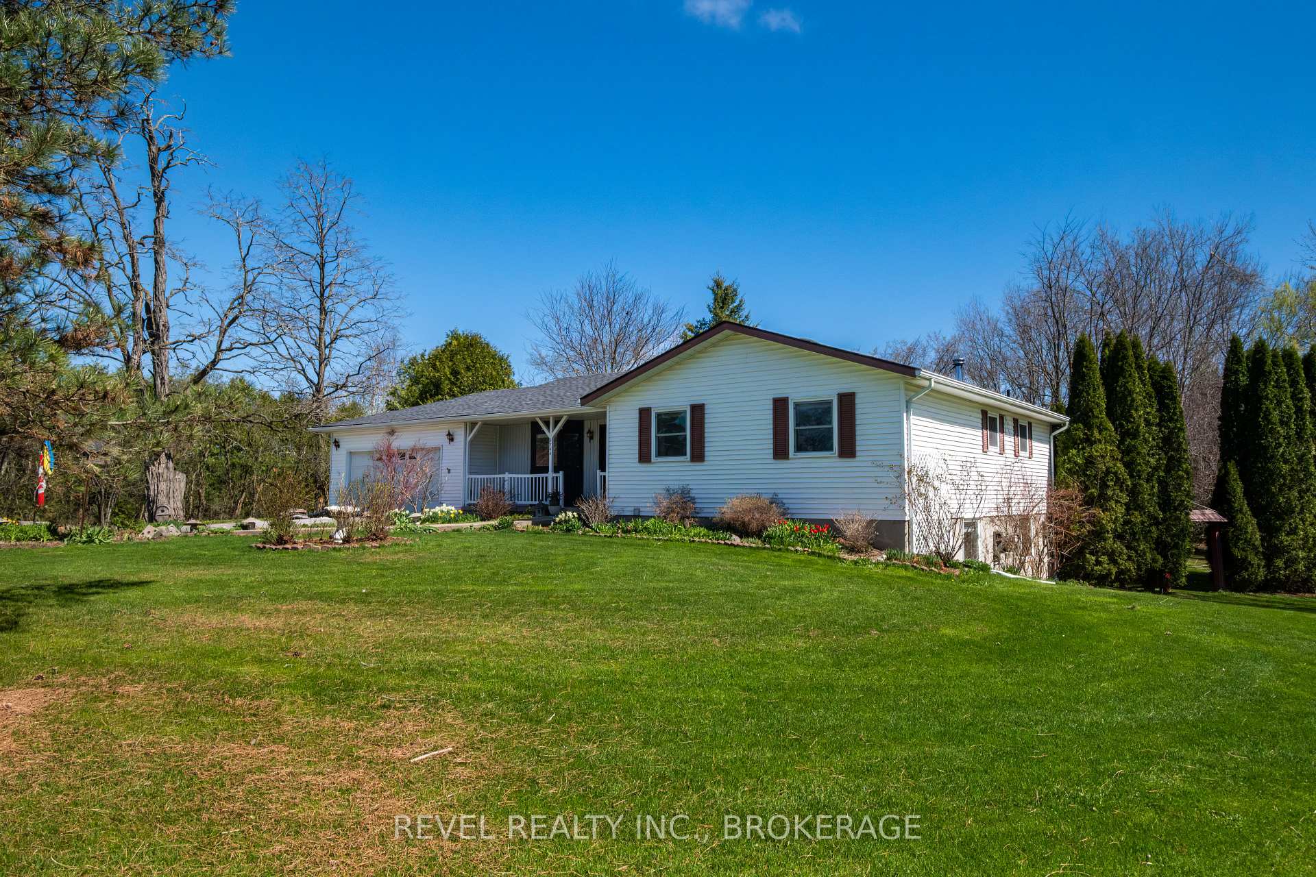 Photo 4 of 3744 Copper Kettle Drive, Frontenac, Frontenac South — HOMEH