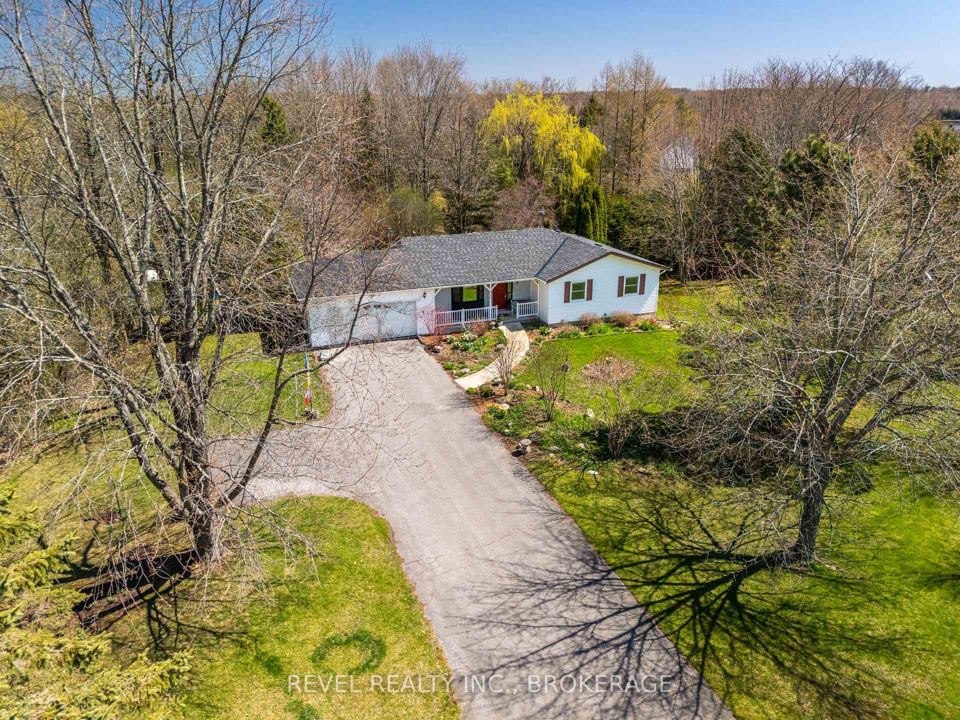 Photo 5 of 3744 Copper Kettle Drive, Frontenac, Frontenac South — HOMEH