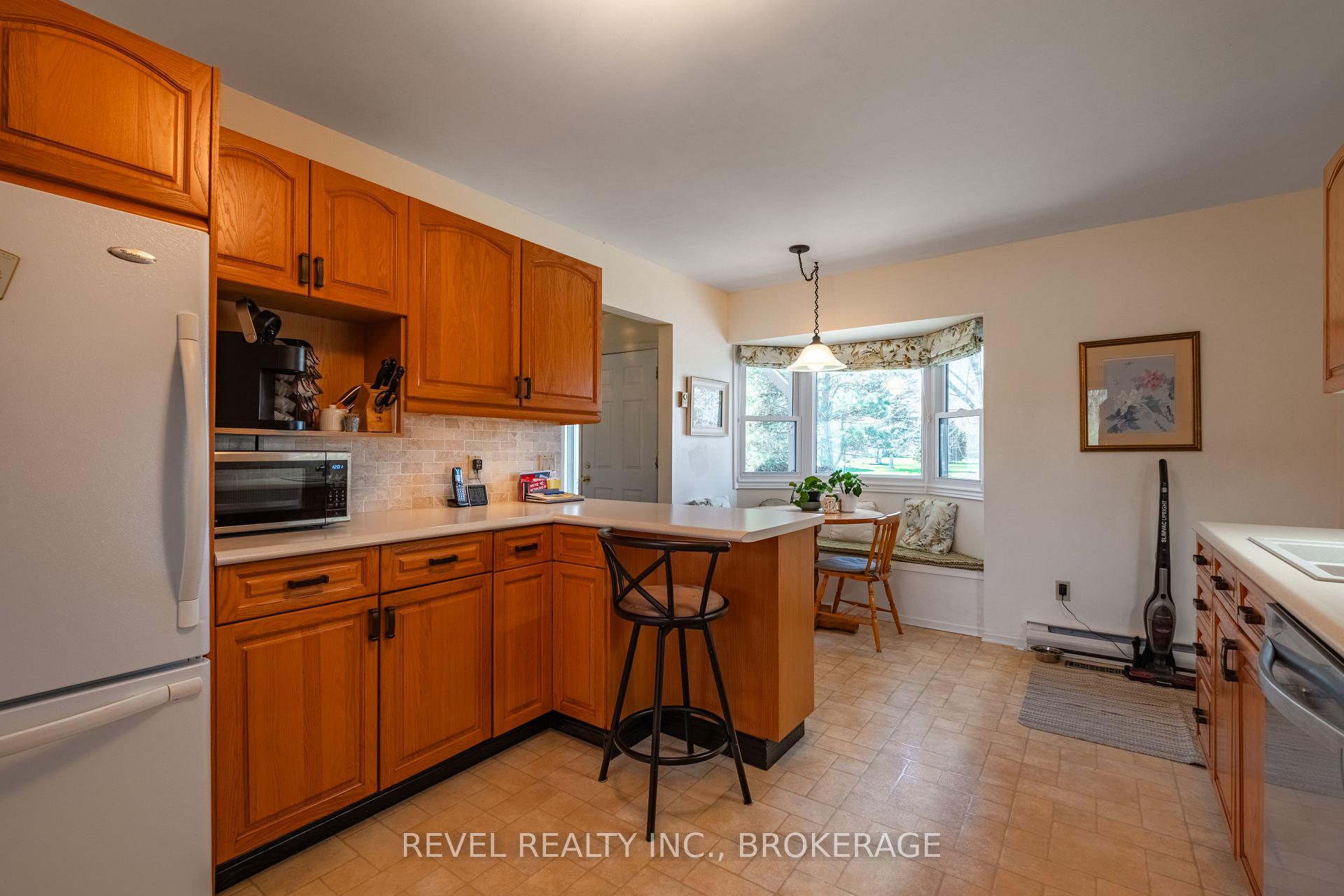 Photo 11 of 3744 Copper Kettle Drive, Frontenac, Frontenac South — HOMEH