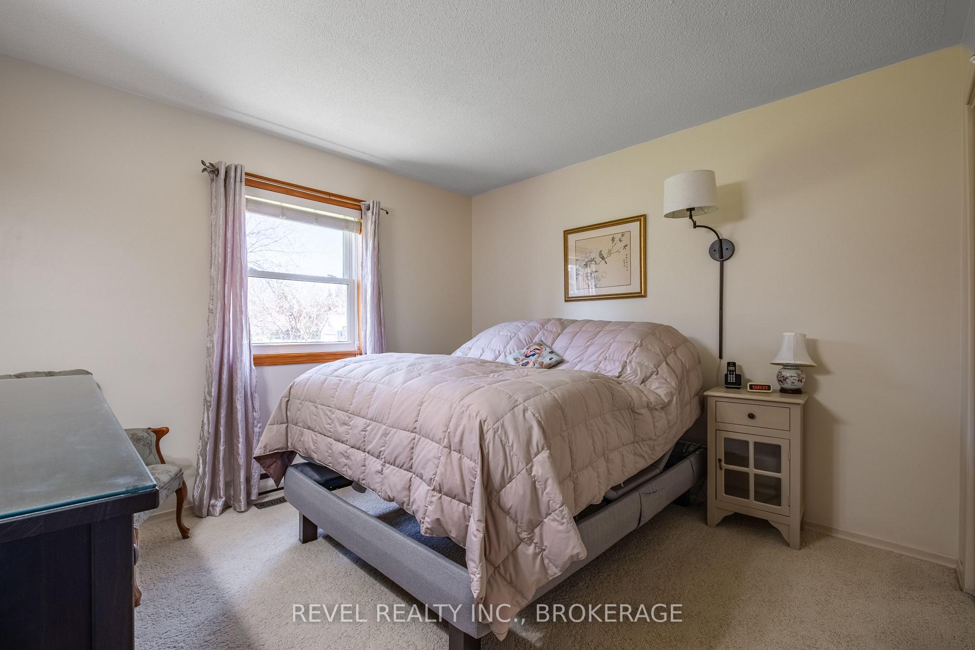 Photo 19 of 3744 Copper Kettle Drive, Frontenac, Frontenac South — HOMEH