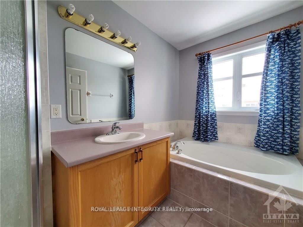 Photo 12 of 22 Plumas Gate, Ottawa, Barrhaven - Longfields — HOMEH