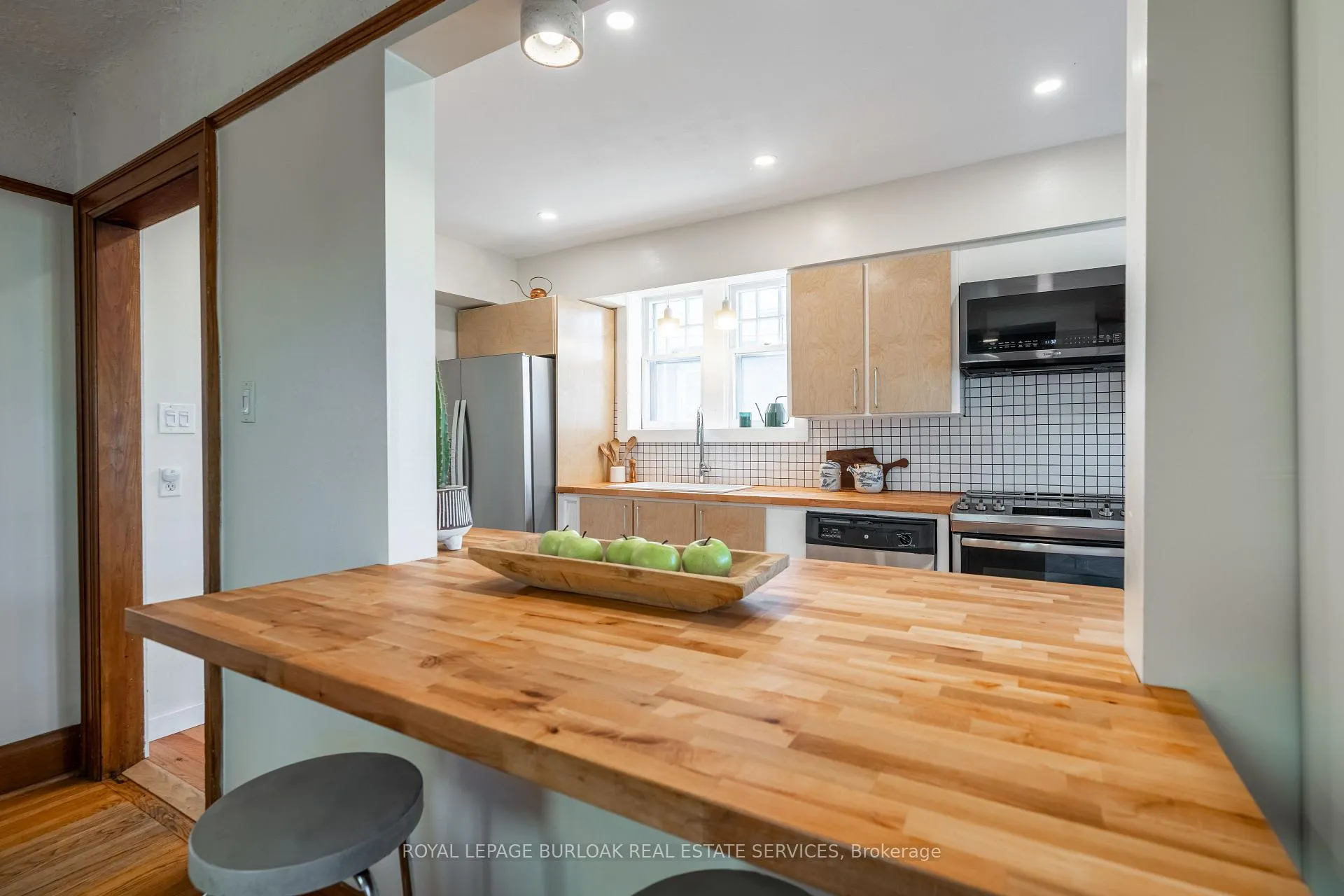 Photo 11 of 26 Weir Street S, Hamilton, Bartonville — HOMEH