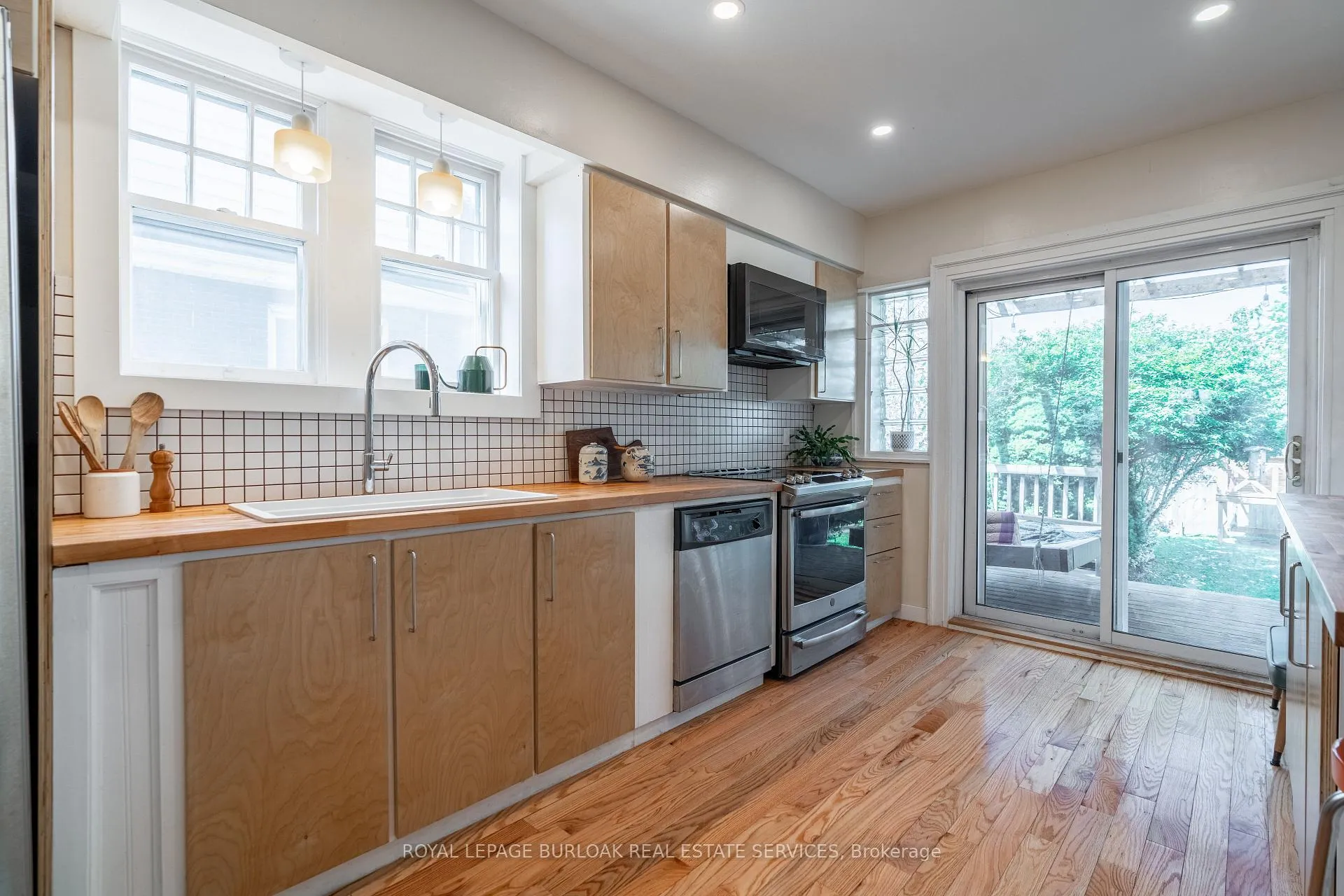 Photo 12 of 26 Weir Street S, Hamilton, Bartonville — HOMEH