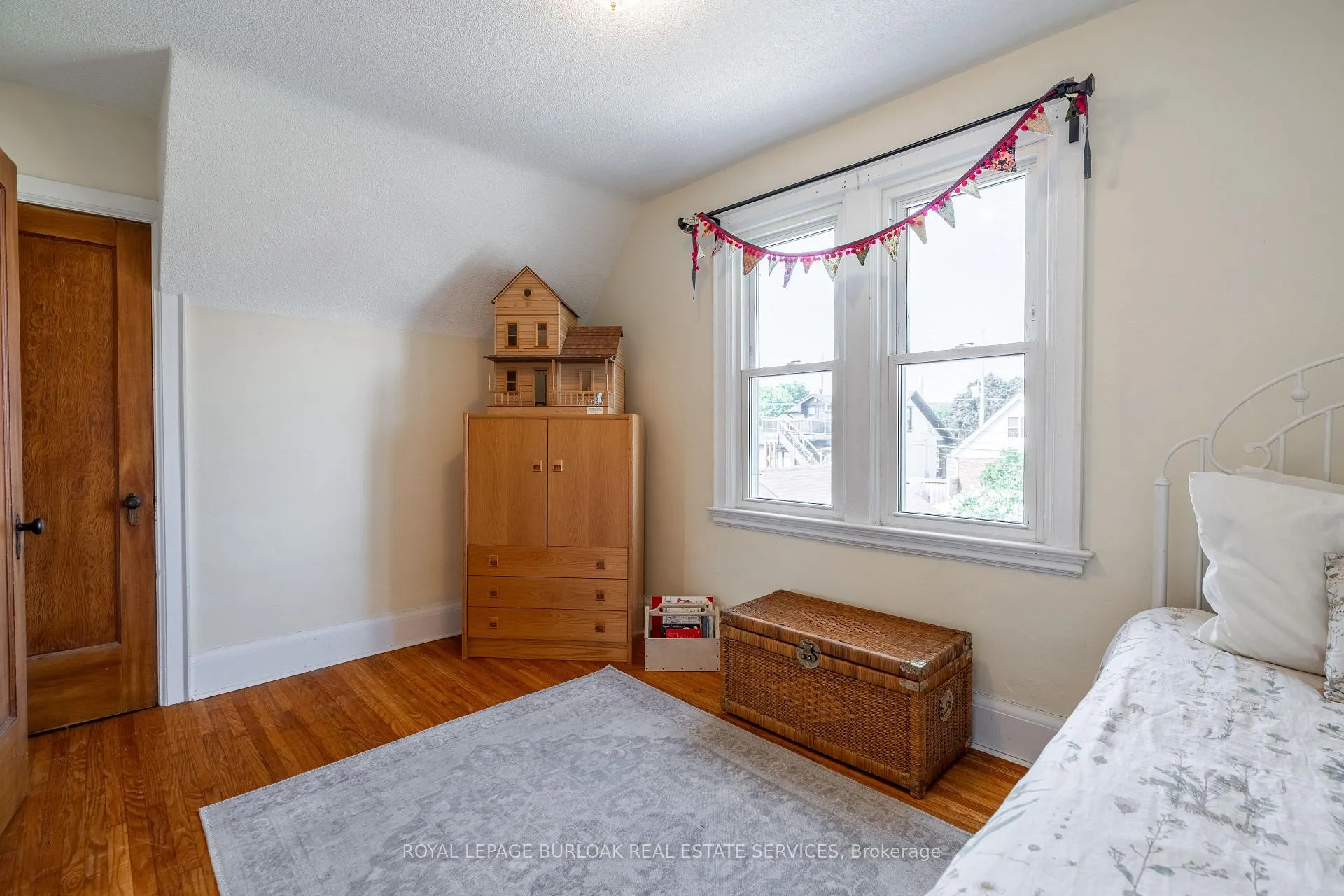 Photo 18 of 26 Weir Street S, Hamilton, Bartonville — HOMEH
