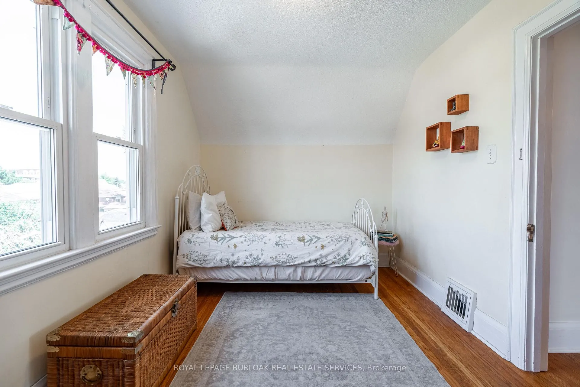 Photo 19 of 26 Weir Street S, Hamilton, Bartonville — HOMEH