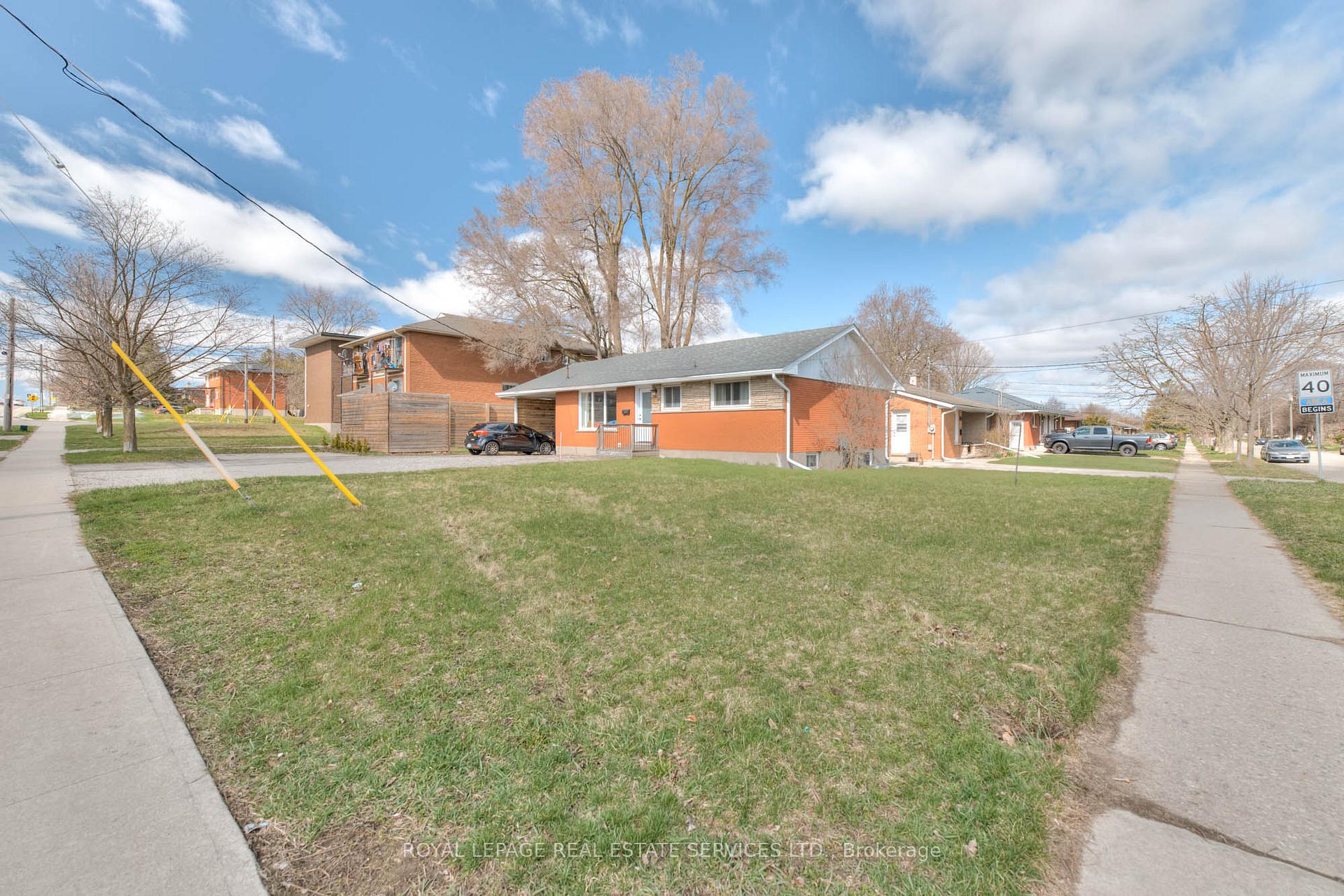 Front of 484 Speedvale Avenue E