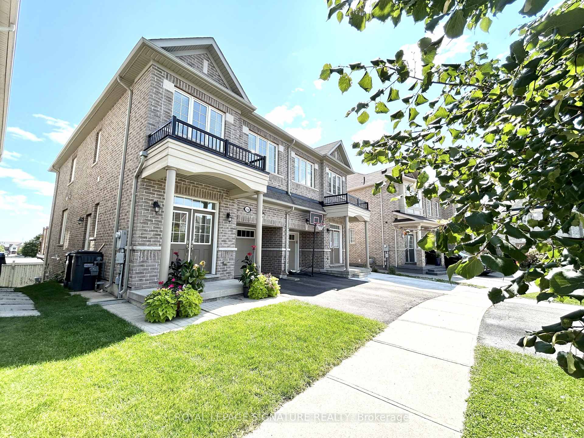Photo 2 of 10 Zanetta Crescent, Brampton, Credit Valley — HOMEH