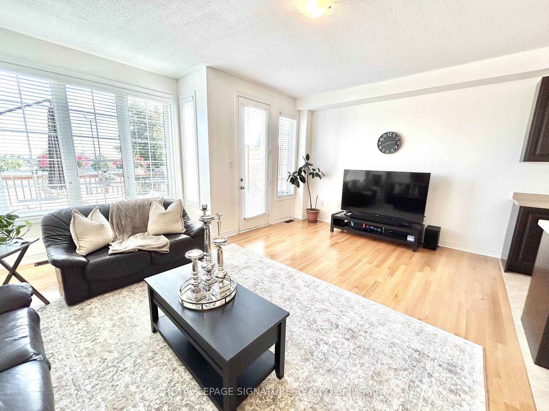 Photo 4 of 10 Zanetta Crescent, Brampton, Credit Valley — HOMEH