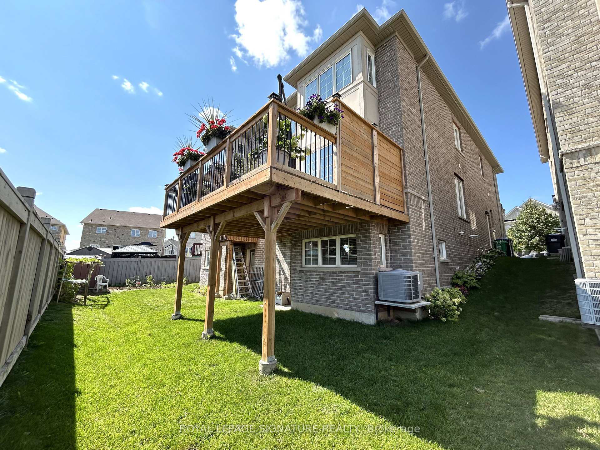 Photo 29 of 10 Zanetta Crescent, Brampton, Credit Valley — HOMEH