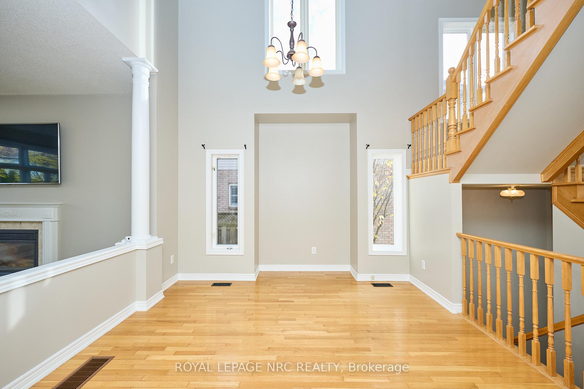 Photo 7 of 23 Moorland Crescent, Hamilton, Meadowlands — HOMEH