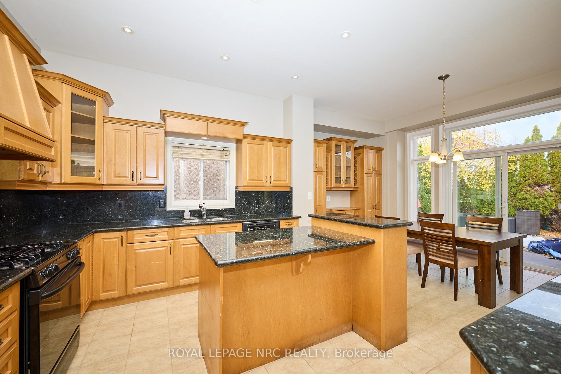 Photo 11 of 23 Moorland Crescent, Hamilton, Meadowlands — HOMEH