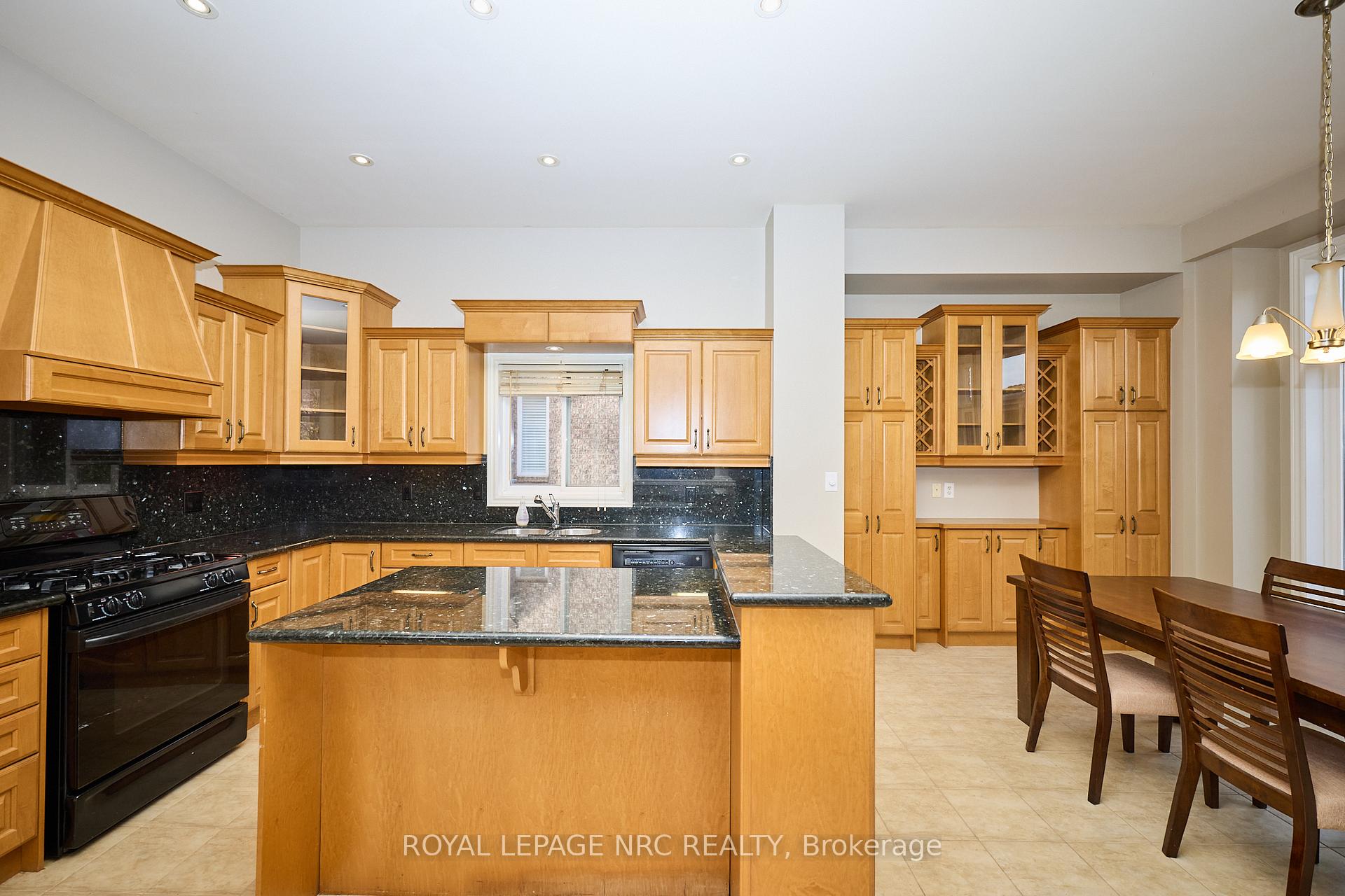 Photo 12 of 23 Moorland Crescent, Hamilton, Meadowlands — HOMEH