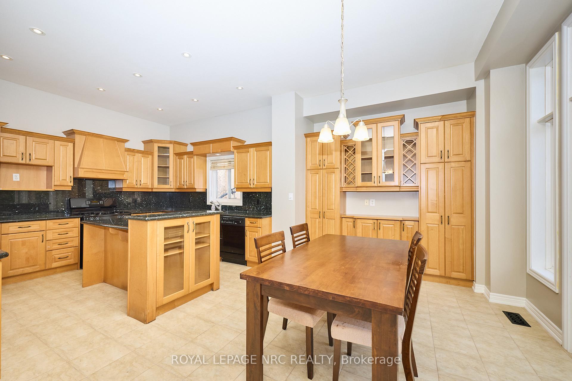 Photo 13 of 23 Moorland Crescent, Hamilton, Meadowlands — HOMEH