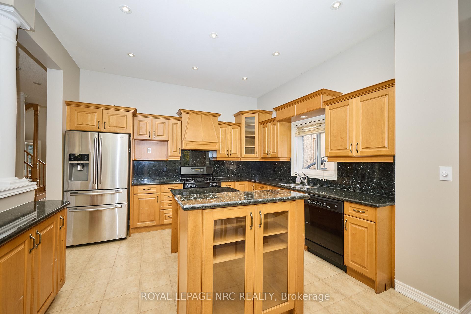 Photo 15 of 23 Moorland Crescent, Hamilton, Meadowlands — HOMEH