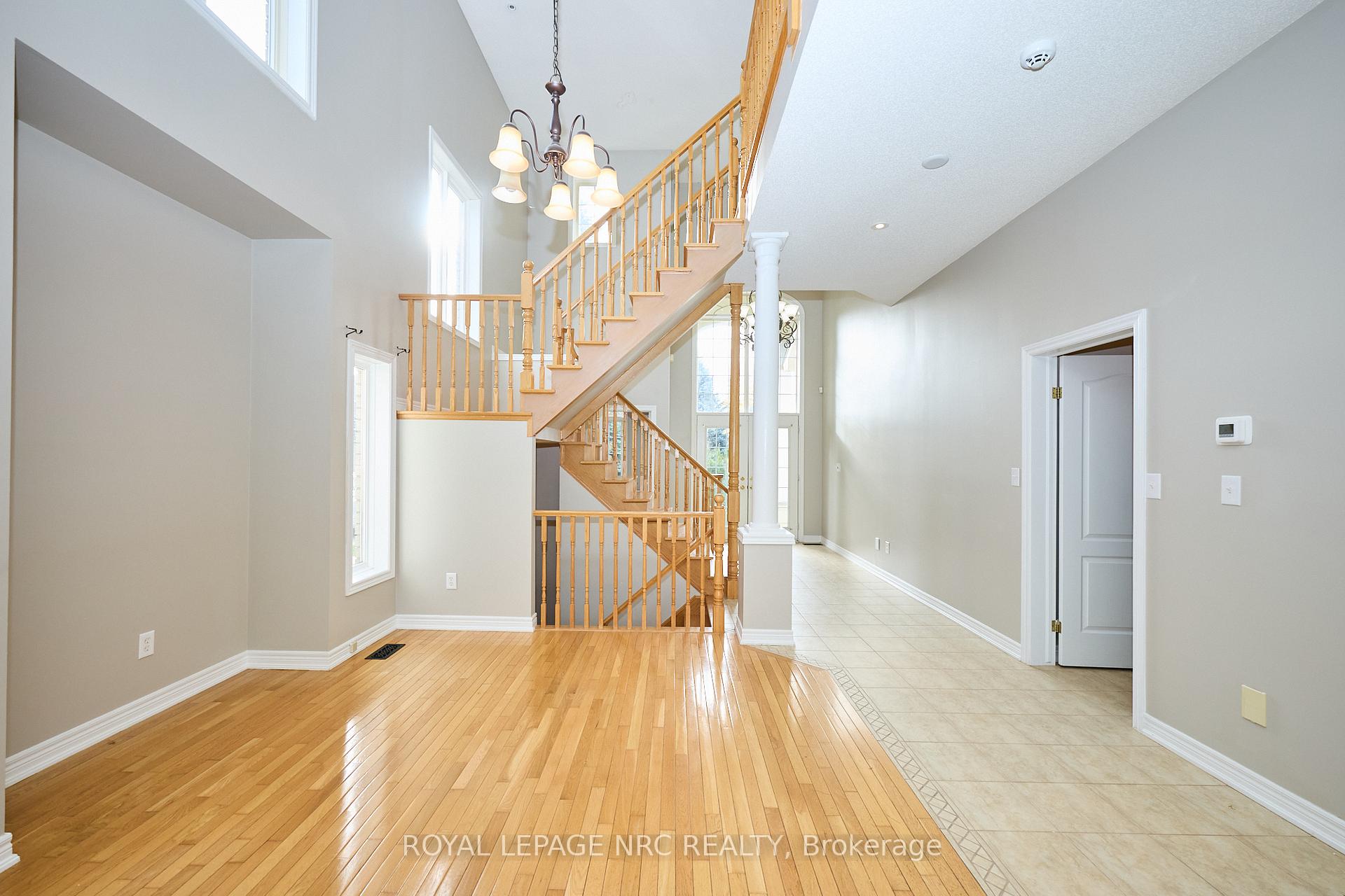 Photo 20 of 23 Moorland Crescent, Hamilton, Meadowlands — HOMEH