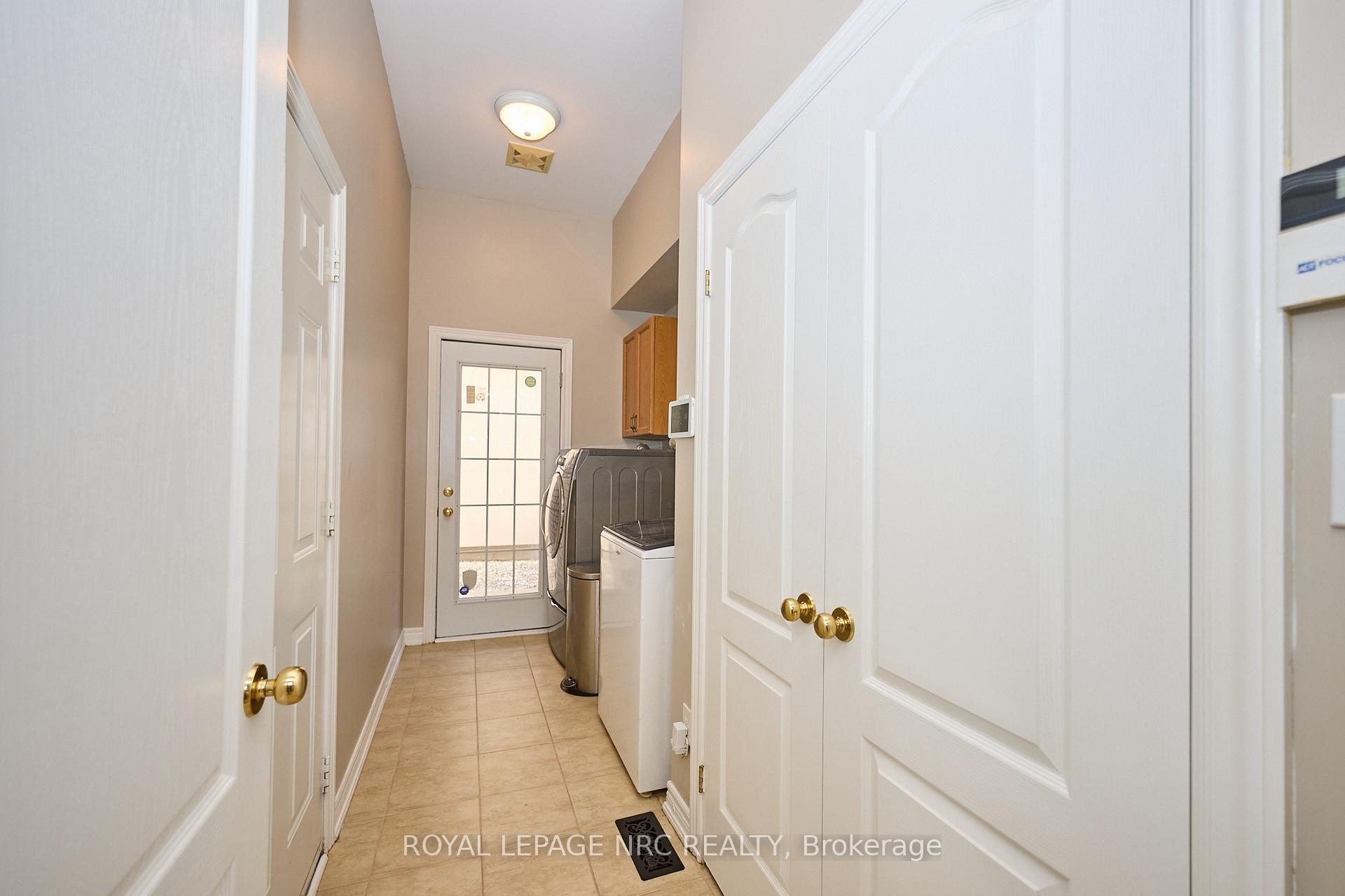 Photo 21 of 23 Moorland Crescent, Hamilton, Meadowlands — HOMEH